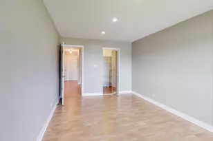 725 W Huntington Commons Rd, Mount Prospect, IL 60056 - Photo 11