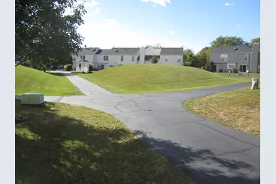 28 N Oltendorf Road, Streamwood, IL 60107 - Photo 11