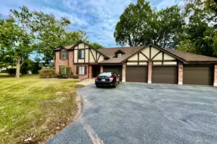 8246 Holly Ct, Palos Hills, IL 60465 - Photo 1