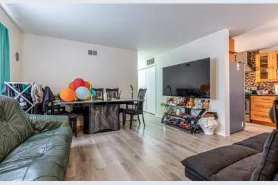 1324 Alpine Court #1324, Wheeling, IL 60090 - Photo 3