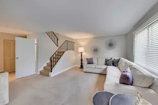 452 Hickory Dr, Wheeling, IL 60090 - Photo 3