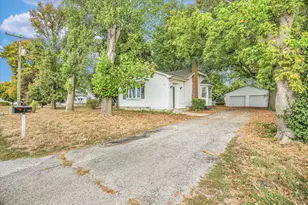 700 Southside Dr, Humboldt, IL 61931 - Photo 3