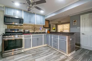 385 E Irving Park Rd, Streamwood, IL 60107 - Photo 7