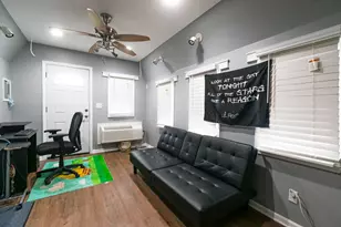 385 E Irving Park Rd, Streamwood, IL 60107 - Photo 21