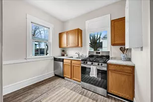 1018 N Prairie Street N, Bloomington, IL 61701 - Photo 3