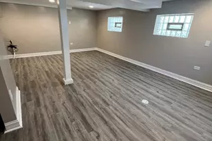 8521 S St Lawrence Ave, Chicago, IL 60619 - Photo 15