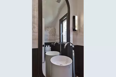 1633 W Balmoral Avenue, Chicago, IL 60640 - Photo 15