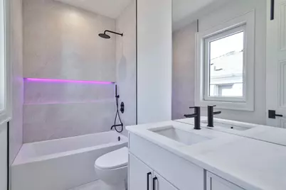 1633 W Balmoral Avenue, Chicago, IL 60640 - Photo 23