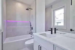 1633 W Balmoral Ave, Chicago, IL 60640 - Photo 23