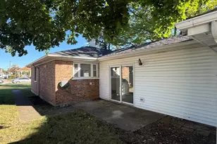 881 E Thacker St, Des Plaines, IL 60016 - Photo 15