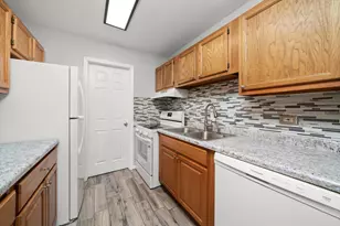 10308 Circle Dr, Oak Lawn, IL 60453 - Photo 9