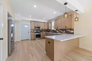 76 N 4th St, Aurora, IL 60505 - Photo 3