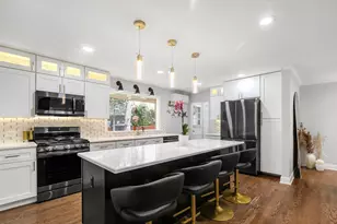 124 W Old Elm Rd, Lake Forest, IL 60045 - Photo 7