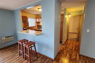 588 Fairway View Dr, Wheeling, IL 60090 - Photo 3