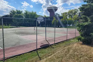 588 Fairway View Dr, Wheeling, IL 60090 - Photo 11