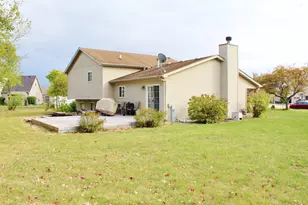 1445 Scott Cir, Morris, IL 60450 - Photo 3