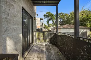 633 E Bowen Ave, Chicago, IL 60653 - Photo 17