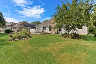 1075 Suffolk Ct, Gurnee, IL 60031 - Photo 3