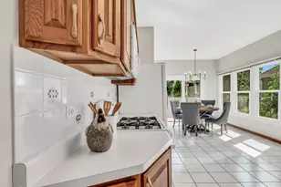 1075 Suffolk Ct, Gurnee, IL 60031 - Photo 25