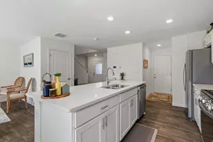 717 Wellington Ln, Cary, IL 60013 - Photo 7