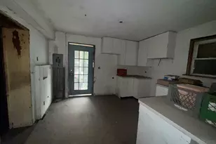 9398 S Kreiter Ave, Chicago, IL 60617 - Photo 35