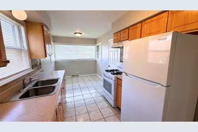 944 E 163rd Place, South Holland, IL 60473 - Photo 5