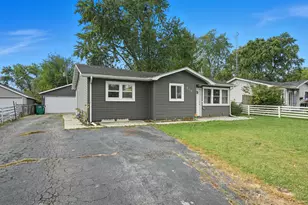 515 W Auburn Ln, Crete, IL 60417 - Photo 3