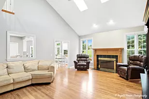 9 Bordeaux Ct, Oakwood Hills, IL 60013 - Photo 9