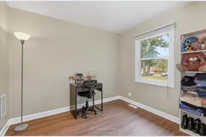 3098 Lynnwood Court, Streamwood, IL 60107 - Photo 5