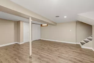 3098 Lynnwood Ct, Streamwood, IL 60107 - Photo 9