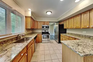 159 E Timberlane Dr, Palatine, IL 60067 - Photo 3