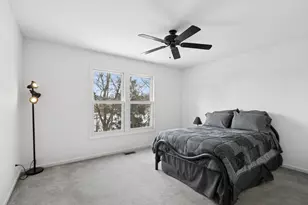 62 S Fiore Pkwy, Vernon Hills, IL 60061 - Photo 19