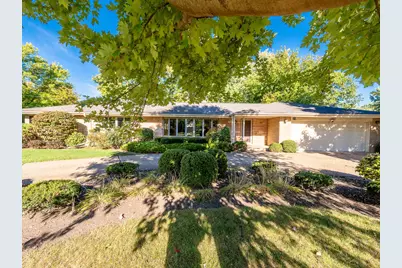 21 E Stonegate Drive, Prospect Heights, IL 60070 - Photo 1