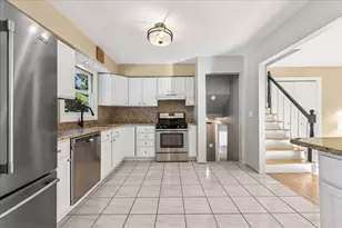 208 S River Rd, Fox River Grove, IL 60021 - Photo 7