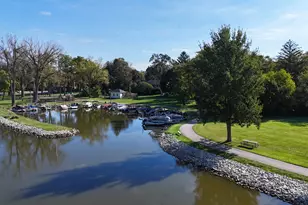 208 S River Rd, Fox River Grove, IL 60021 - Photo 39