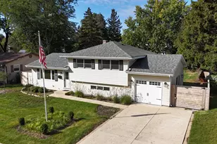 208 S River Rd, Fox River Grove, IL 60021 - Photo 23