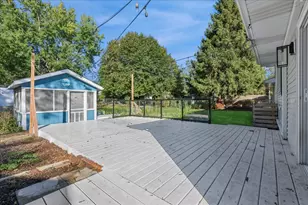 208 S River Rd, Fox River Grove, IL 60021 - Photo 19