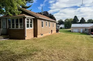 913 S 15th Ave, Freeport, IL 61032 - Photo 3