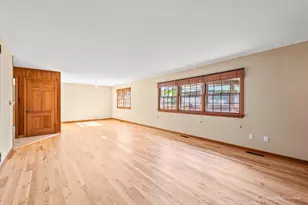 977 Lindenwood Dr, Aurora, IL 60506 - Photo 17