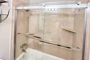 100 E Walton Pl, Chicago, IL 60611 - Photo 11