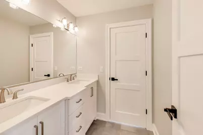 160 E Cayuga Avenue, Elmhurst, IL 60126 - Photo 21