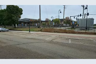 110 W Bartlett Avenue #101, Bartlett, IL 60103 - Photo 3