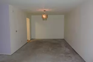 10015 Beverly Dr, Skokie, IL 60076 - Photo 7