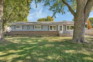 304 S East St, Gardner, IL 60424 - Photo 3