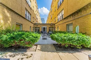 4240 N Clarendon Ave, Chicago, IL 60613 - Photo 21