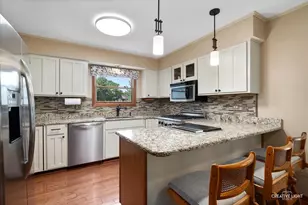 567 Roxbury Dr, Naperville, IL 60565 - Photo 13