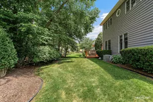 567 Roxbury Dr, Naperville, IL 60565 - Photo 33