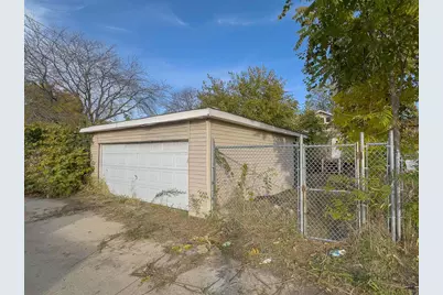 8404 S Oglesby Avenue, Chicago, IL 60617 - Photo 9