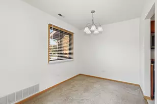 15701 Peggy Ln, Oak Forest, IL 60452 - Photo 5