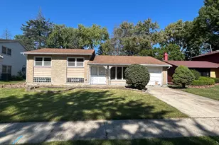 17622 Oakwood Dr, Hazel Crest, IL 60429 - Photo 1